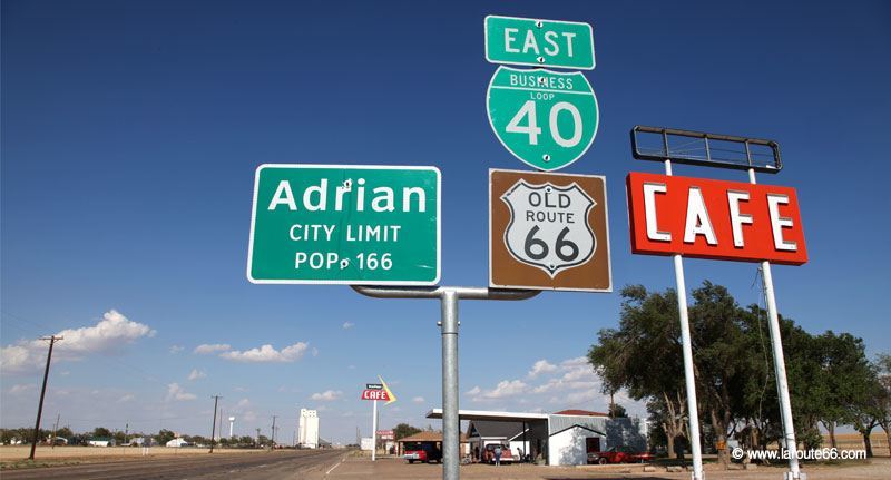 La Route 66 à Adrian, Texas