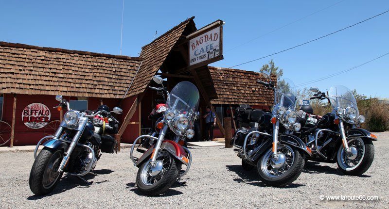 Harley Davidson devant de Bagdad Cafe