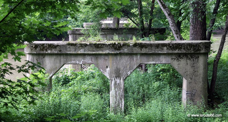 Salt Creek Ghost Bridge à Lincoln, Illinois