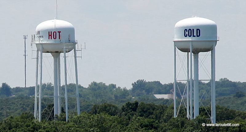 Châteaux d'eau chaud et froid à St. Clair (Missouri)